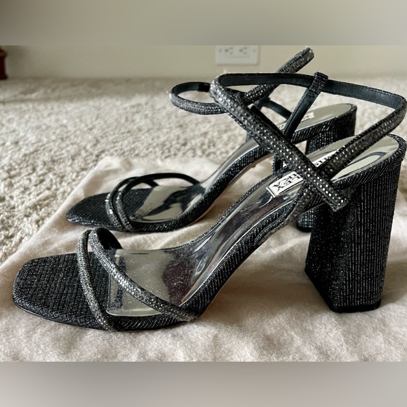 Badgley Mischka Rebekah Strappy Silver/Black Strappy BlockHeel Sandals wDust Bag - Picture 2 of 9